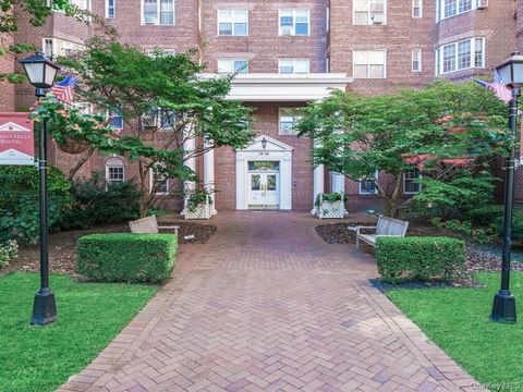 Photo of 76-36 113th Street #4-M, Forest Hills, NY 11375 (MLS # 922104)