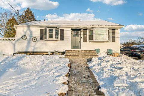 662 College Road Farmingville NY 11738