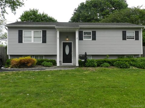Photo of 3105 Eagle Avenue, Medford, NY 11763 (MLS # 961072)