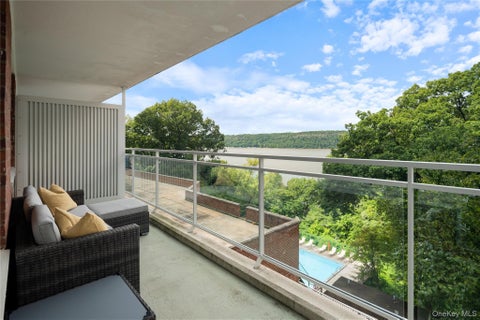Homes For Sale - 2575 Palisade Avenue #3J<br/> Bronx, NY 10463