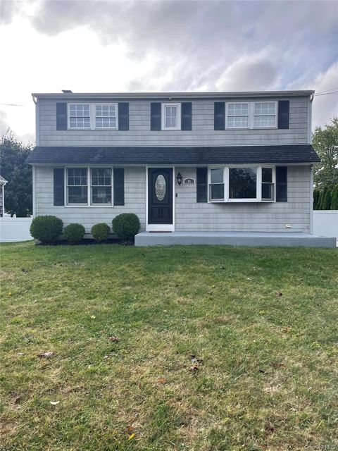 Photo of 15 Palm Street, Lindenhurst, NY 11757 (MLS # 923857) Photo of 15 Palm Street, Lindenhurst, NY 11757 (MLS # 923857)