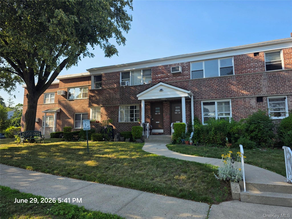 Photo of 19607 Dunton Ave AVE #1C, Holliswood, NY 11423 (MLS # 1019937)