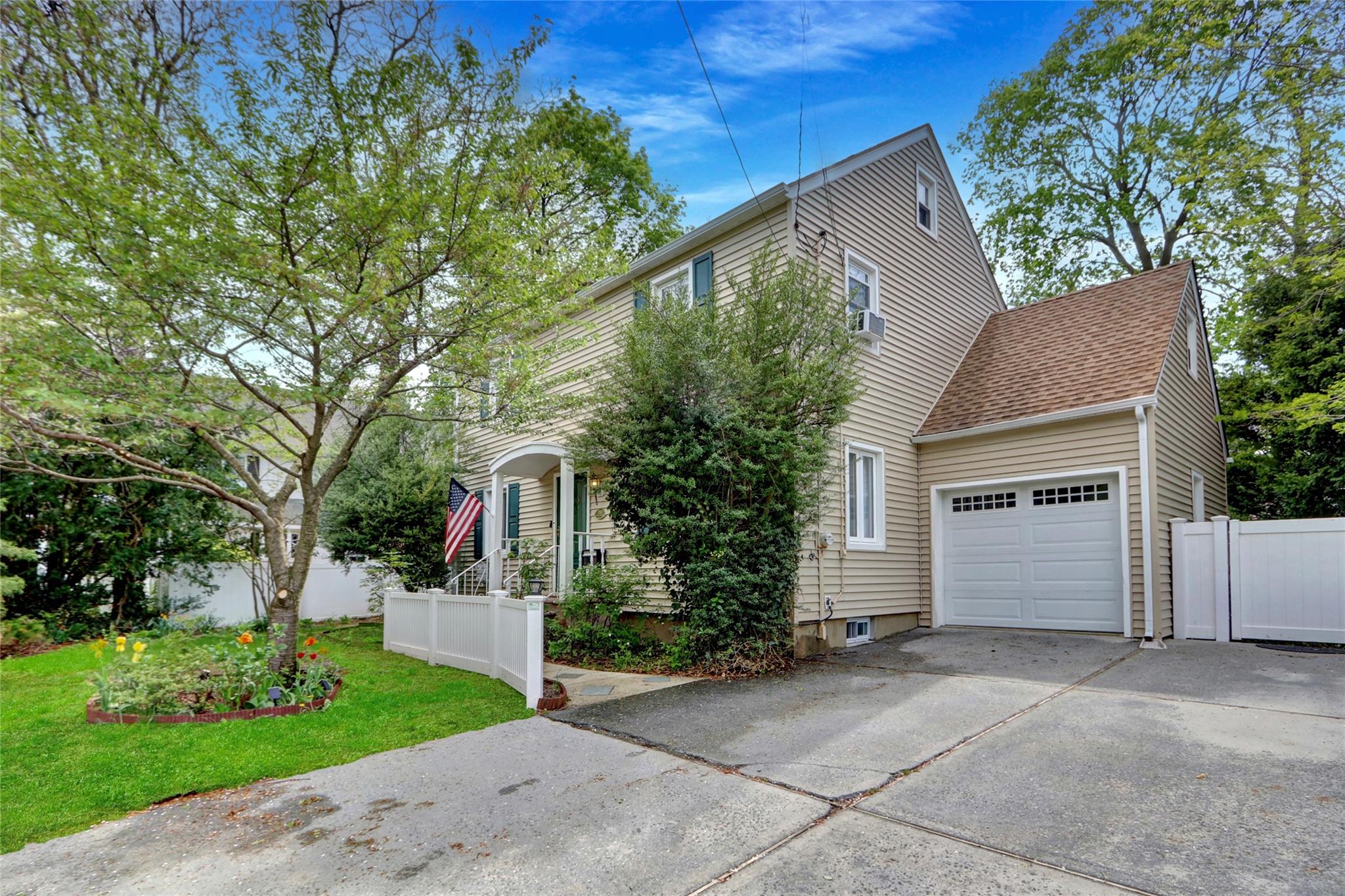 255 Ocean Avenue, Malverne, New York image 2