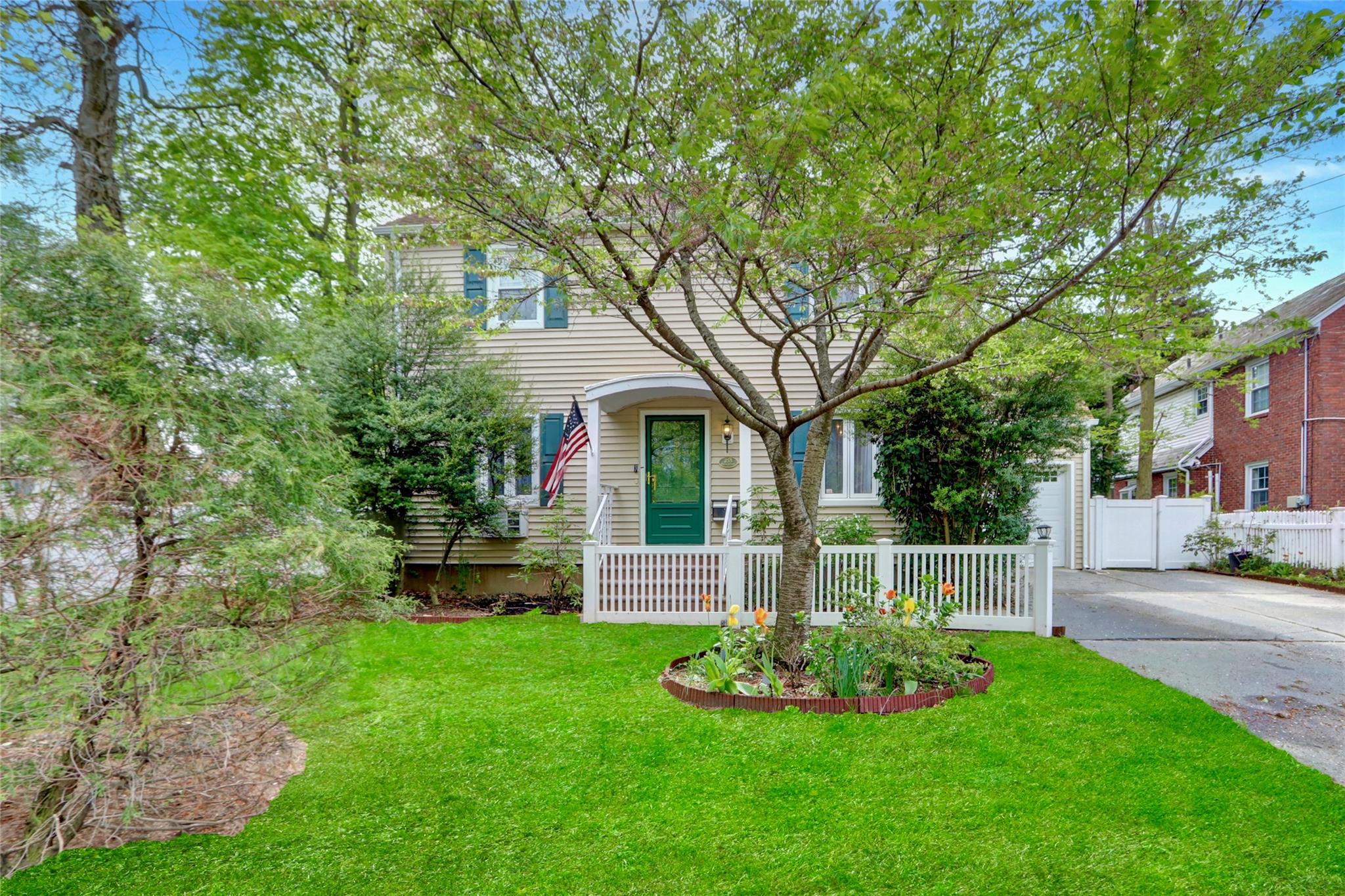 255 Ocean Avenue, Malverne, New York image 3