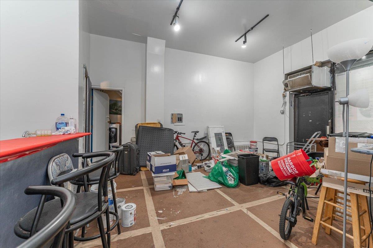 279 Pleasant Avenue South Commercial