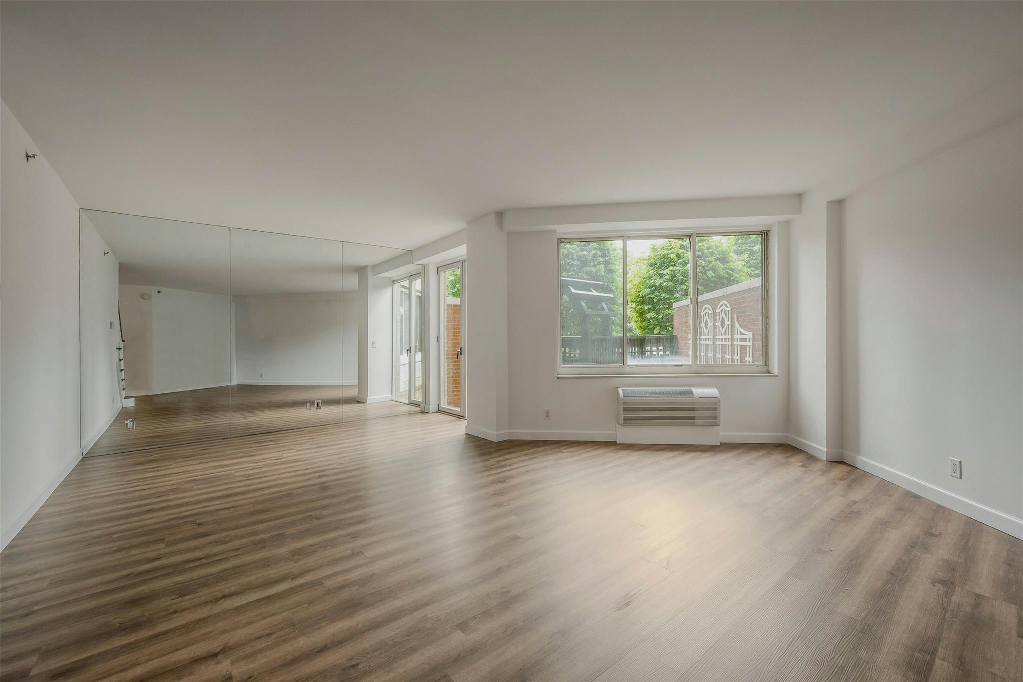 100 Hilton Avenue #M9, Garden City, New York image 7