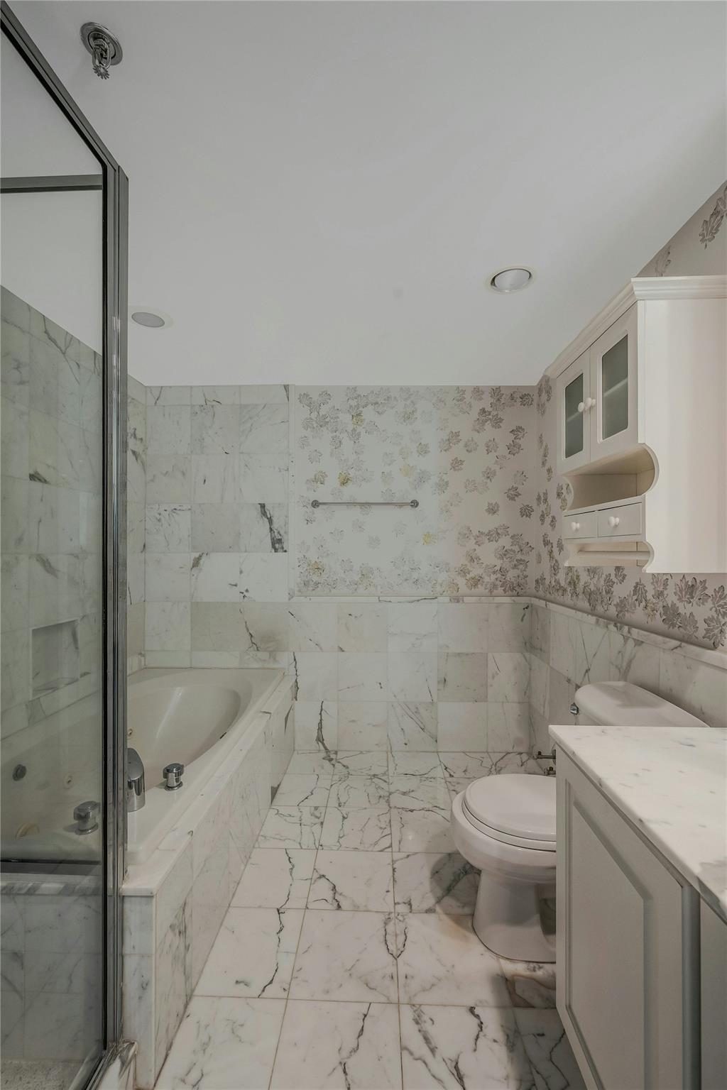 100 Hilton Avenue #M9, Garden City, New York image 21