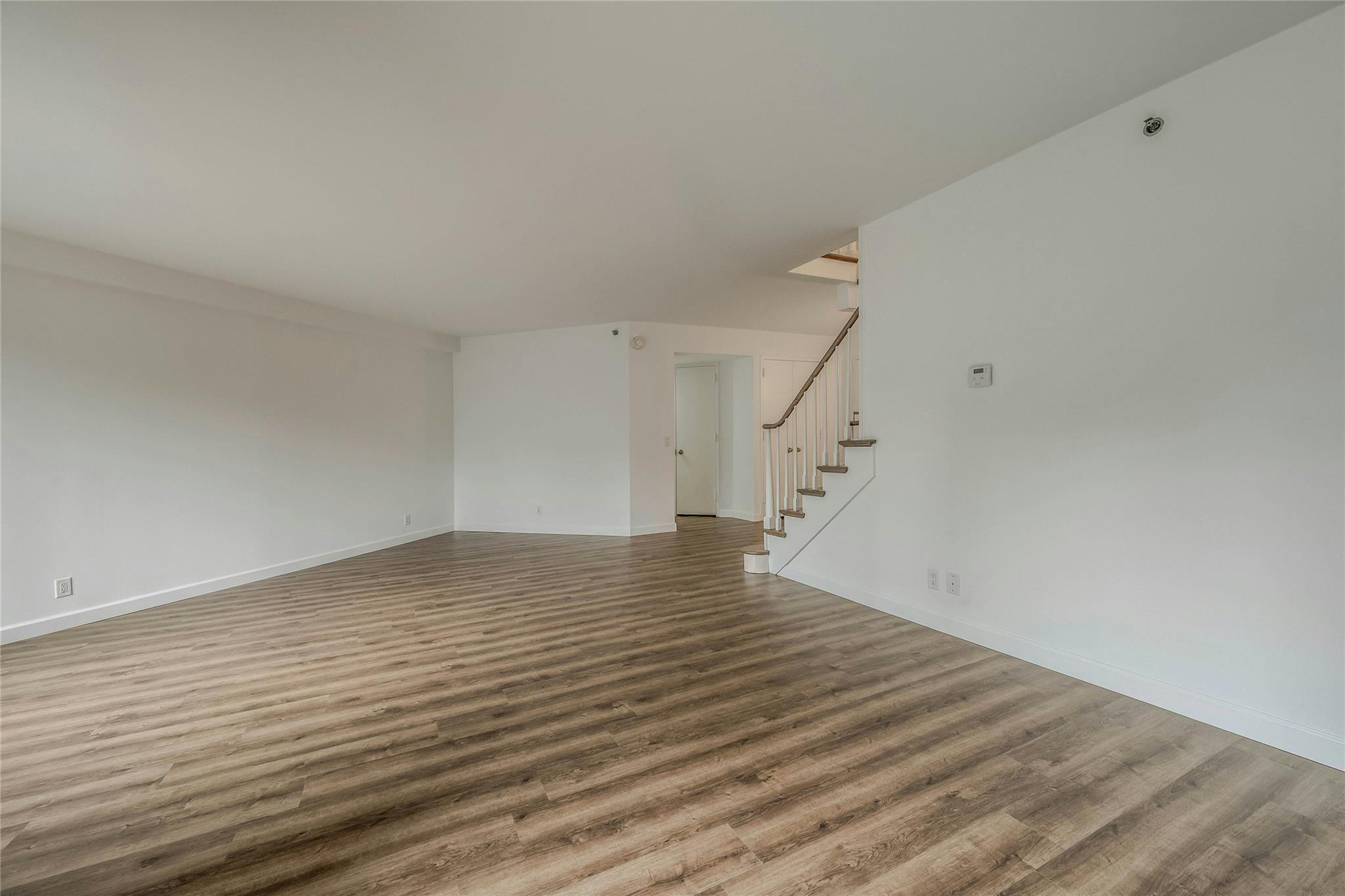 100 Hilton Avenue #M9, Garden City, New York image 10