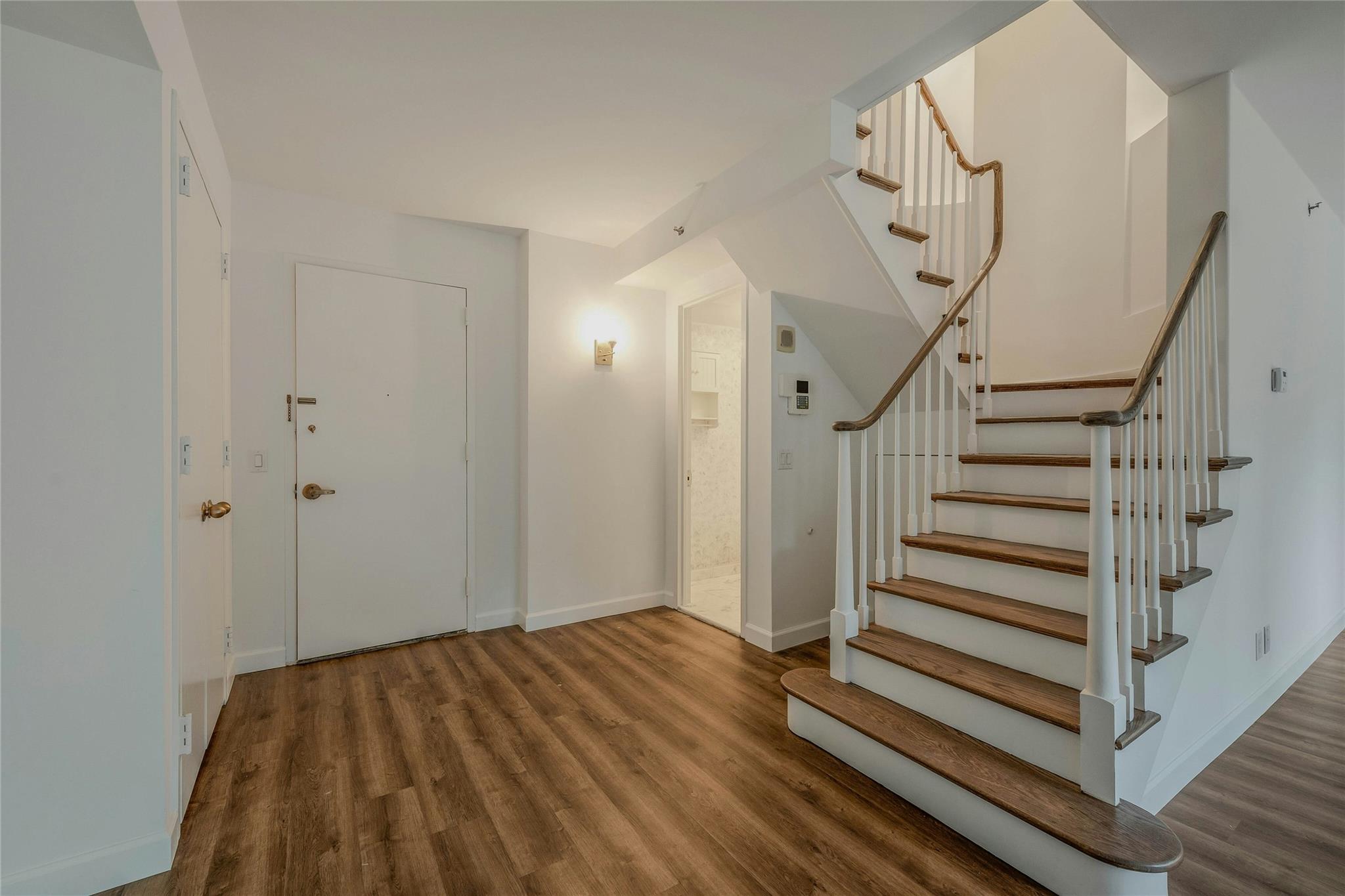 100 Hilton Avenue #M9, Garden City, New York image 4