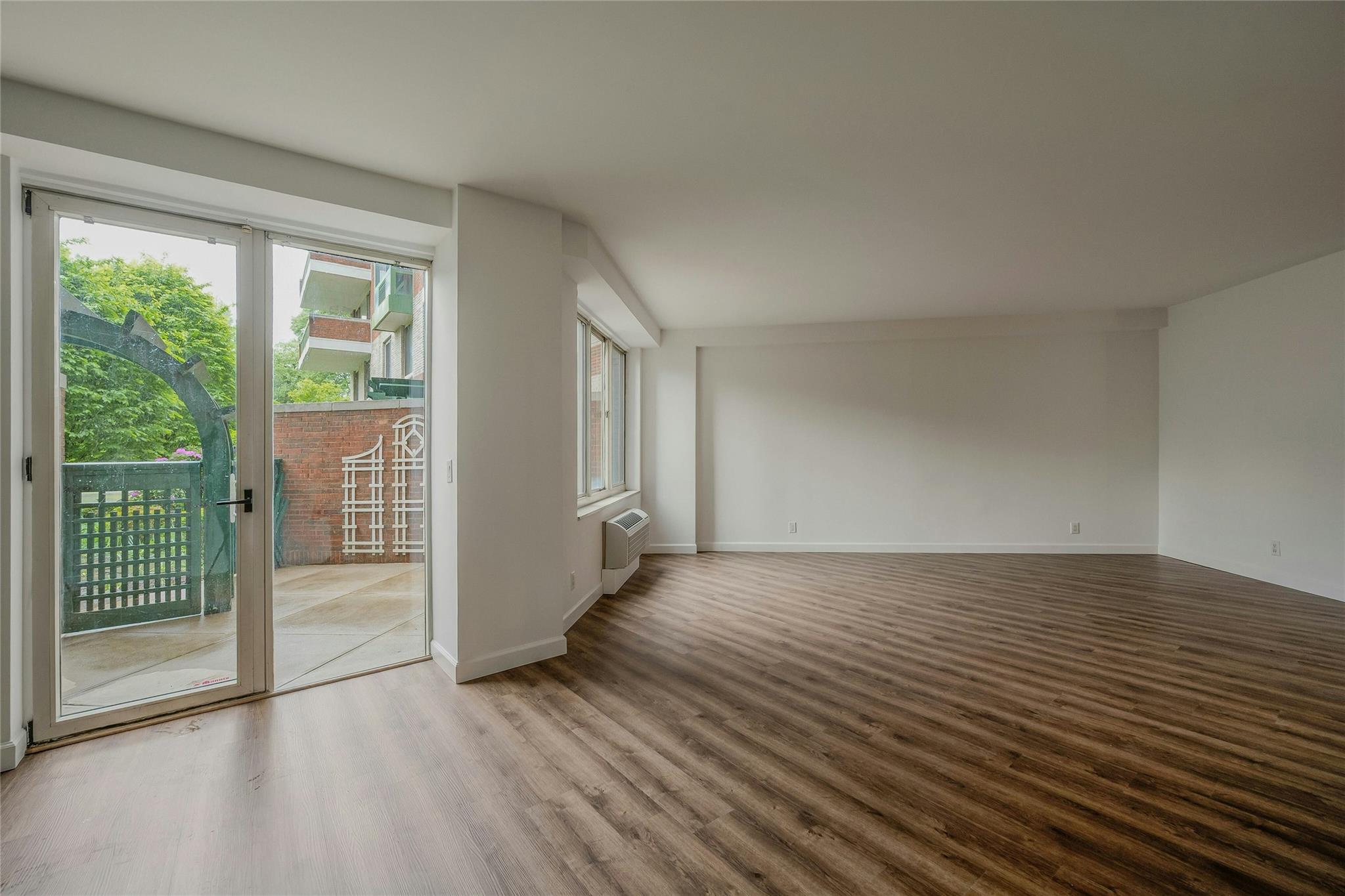 100 Hilton Avenue #M9, Garden City, New York image 8