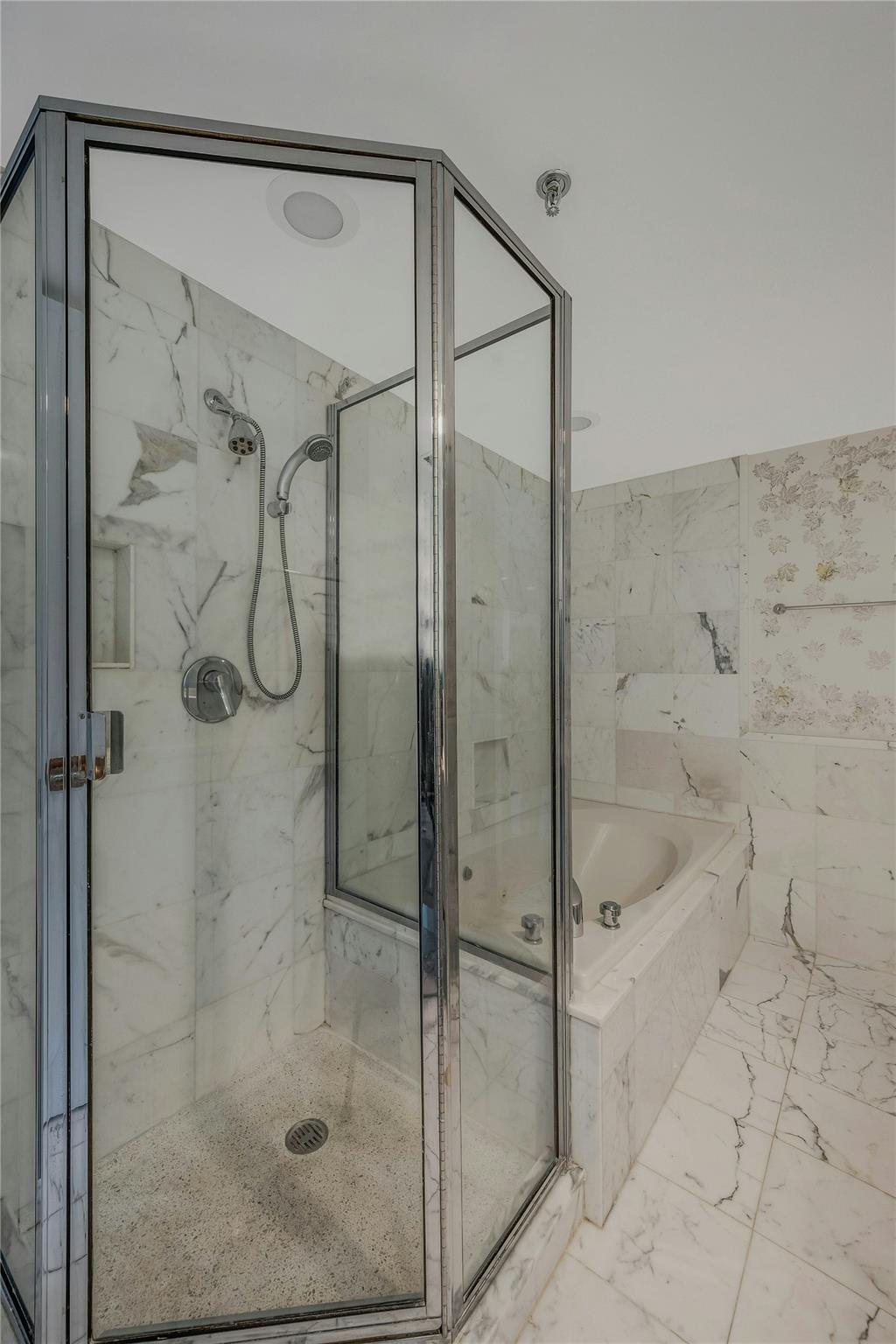 100 Hilton Avenue #M9, Garden City, New York image 22