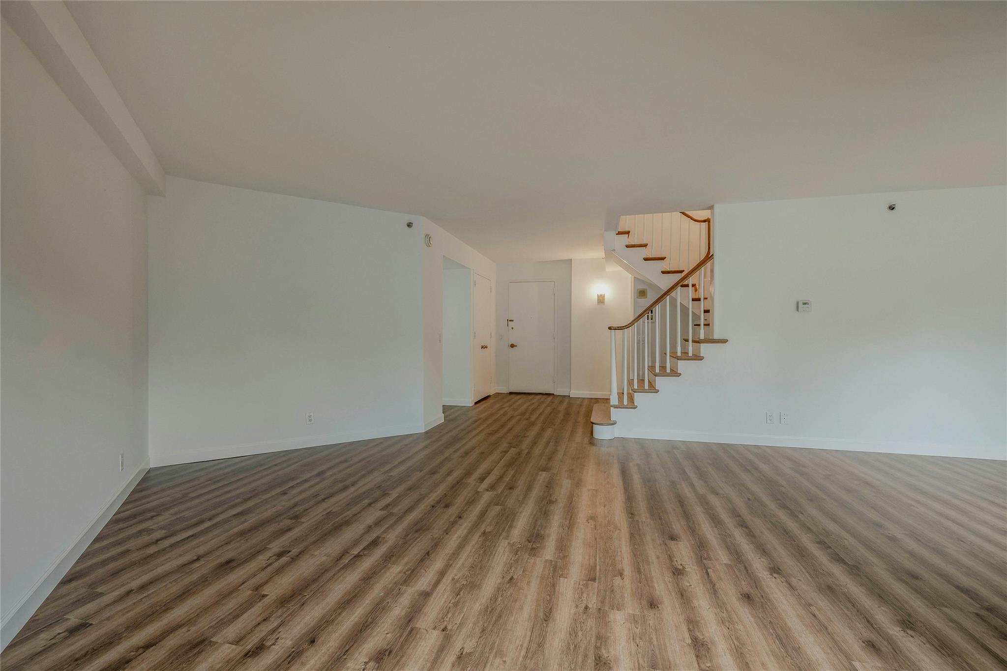 100 Hilton Avenue #M9, Garden City, New York image 9
