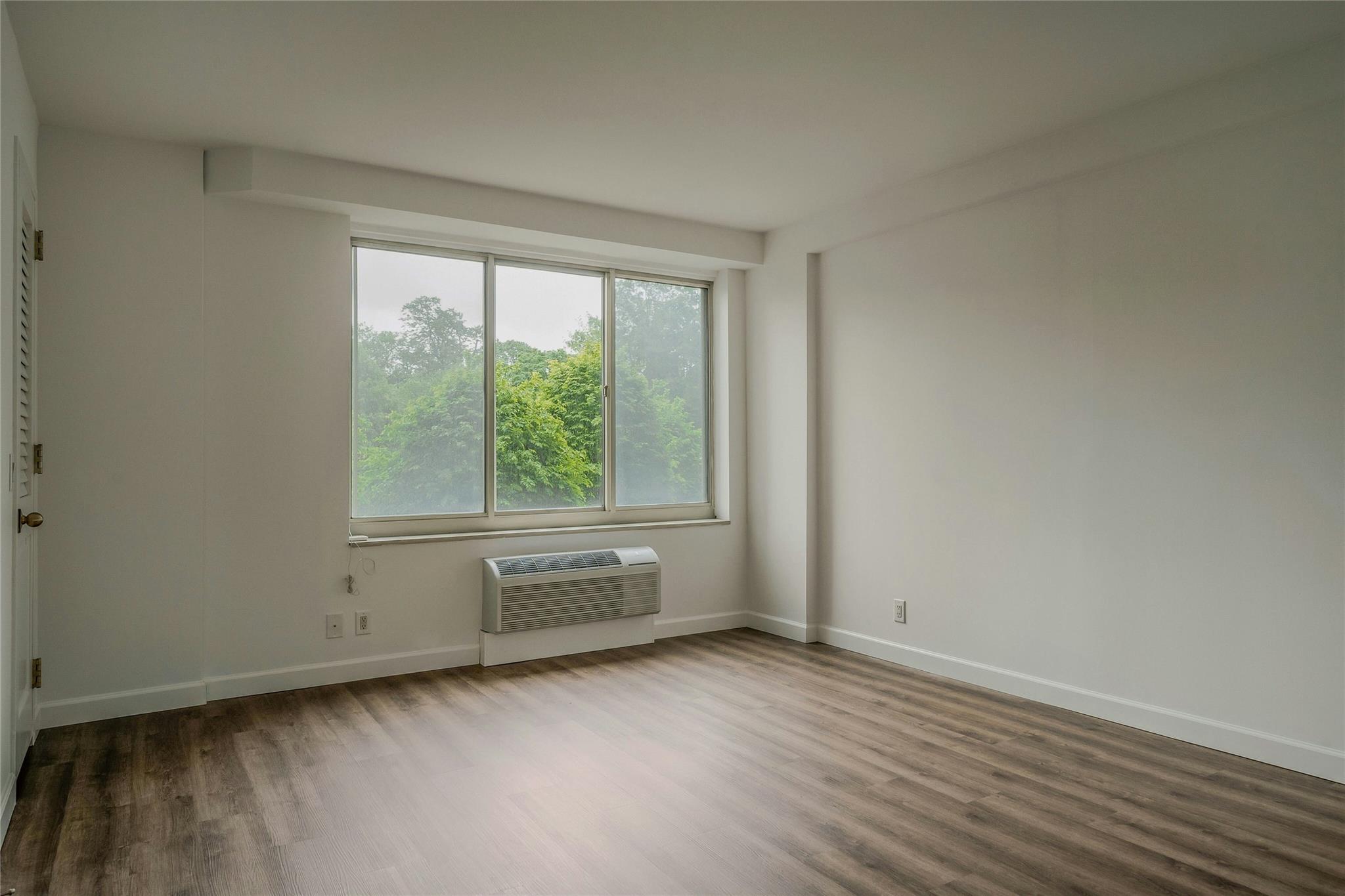 100 Hilton Avenue #M9, Garden City, New York image 14