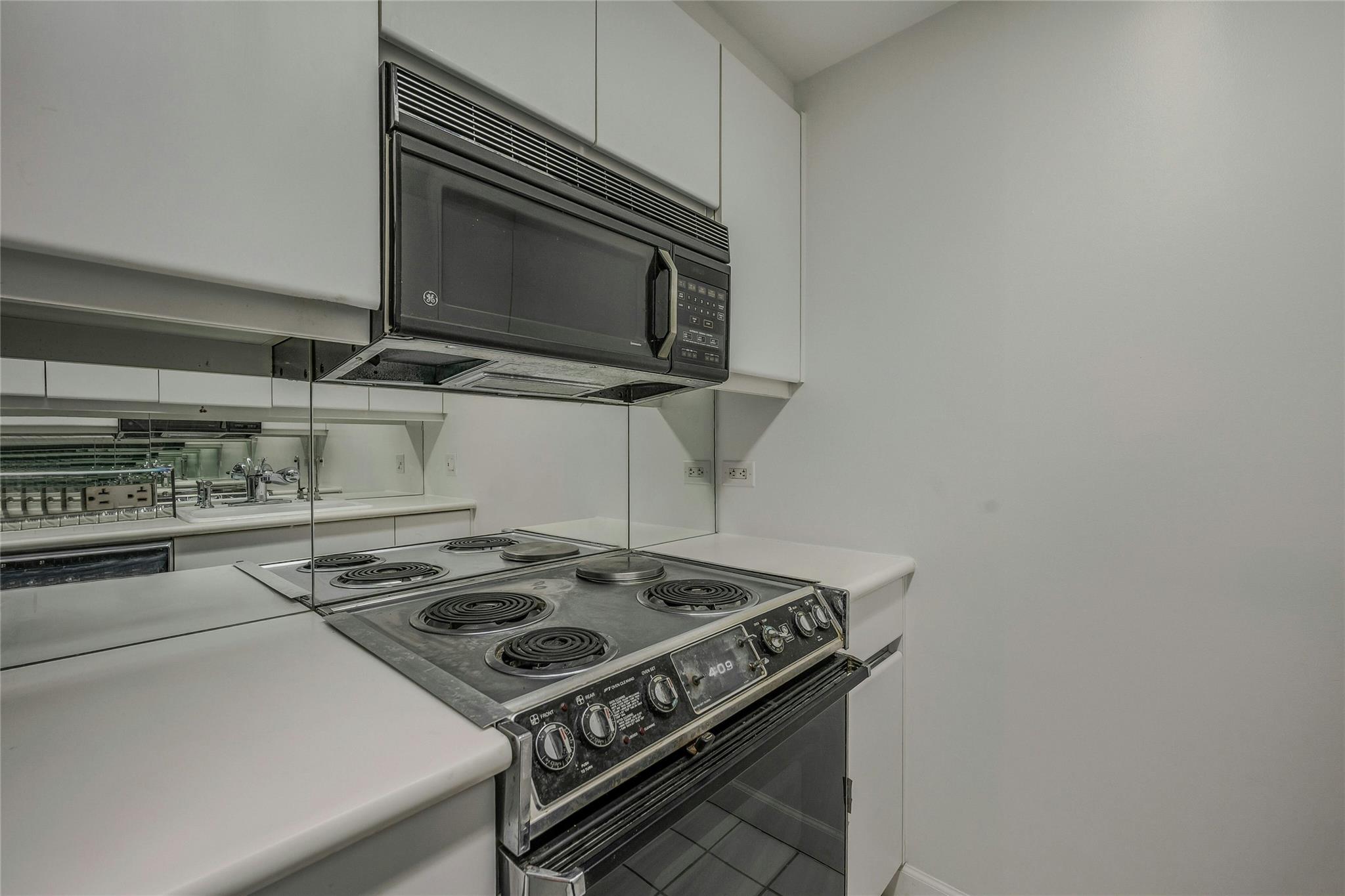 100 Hilton Avenue #M9, Garden City, New York image 12