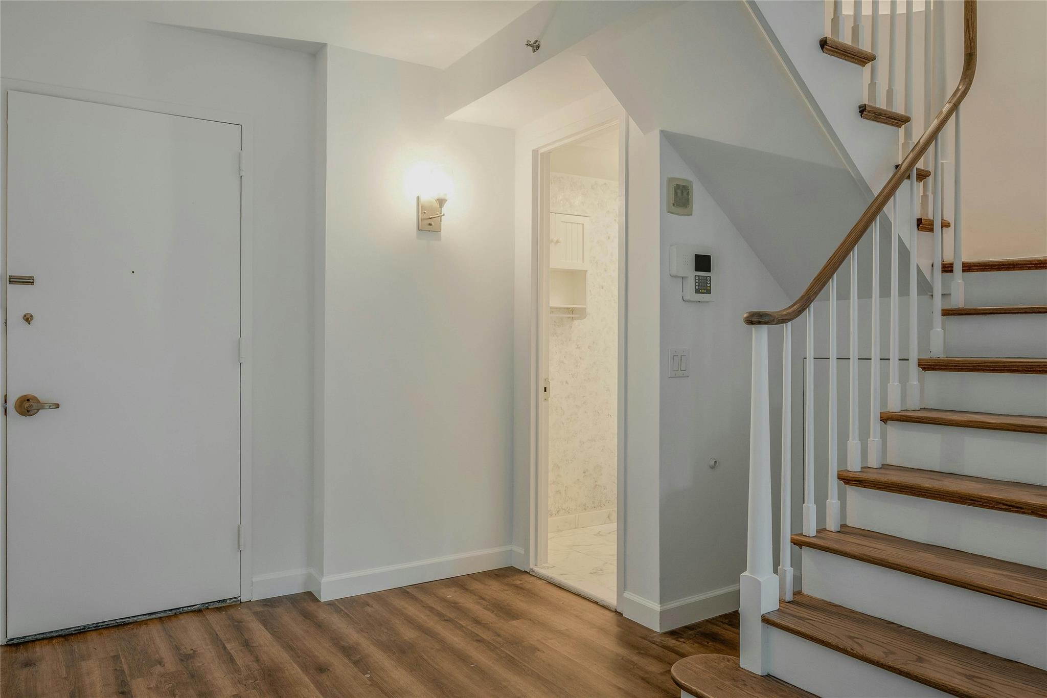 100 Hilton Avenue #M9, Garden City, New York image 3