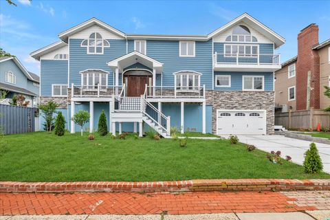Photo of 744 S Long Beach Avenue, Freeport, NY 11520 (MLS # 878801) Photo of 744 S Long Beach Avenue, Freeport, NY 11520 (MLS # 878801)