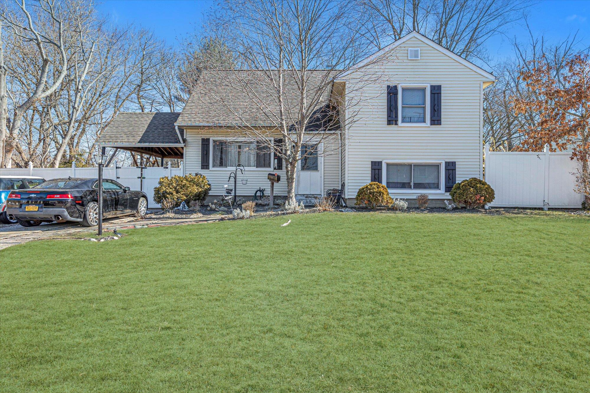 68 Picket Lane, Centereach, New York image 1
