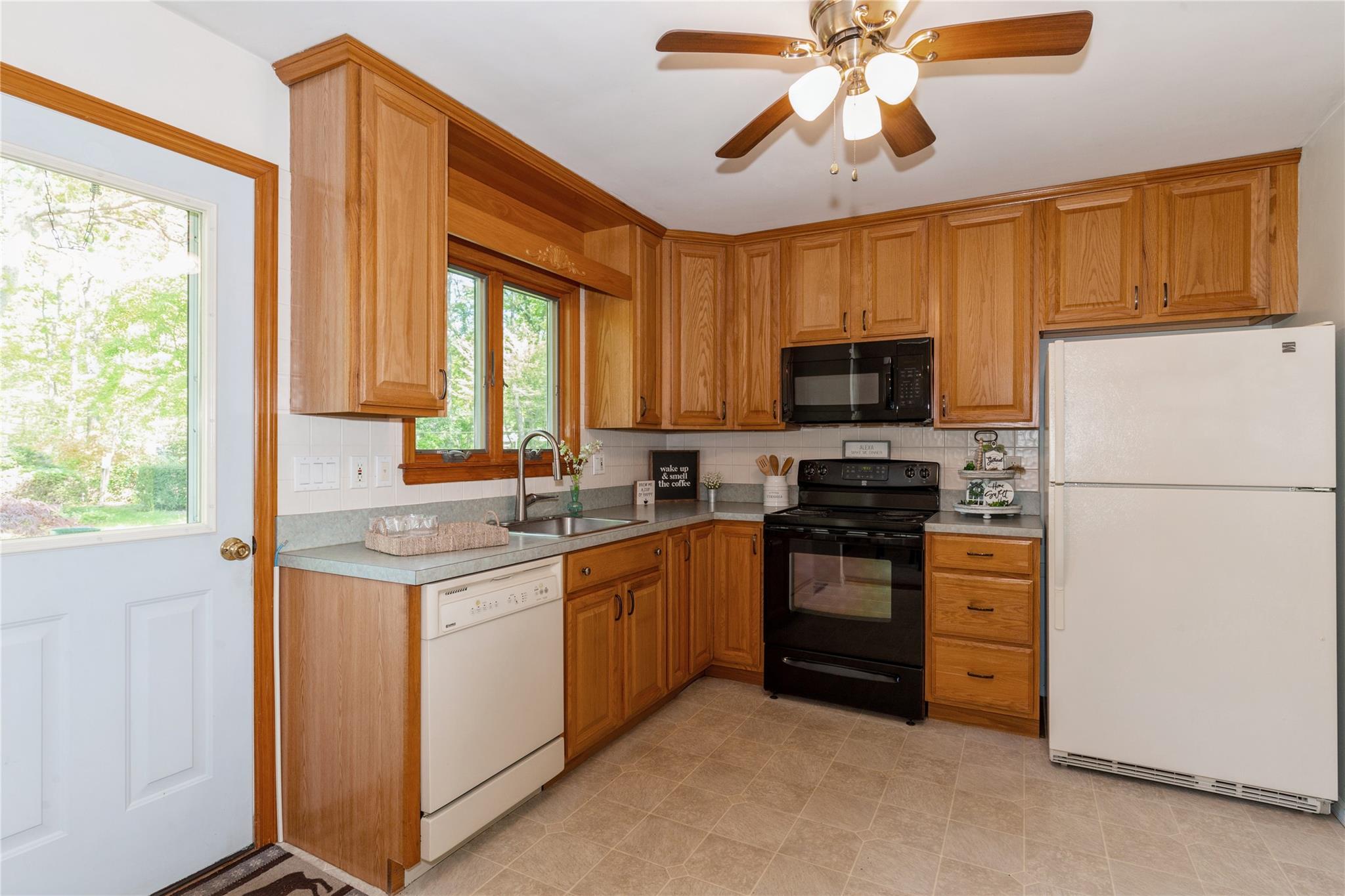 63 Hunter Avenue, Miller Place, New York image 9