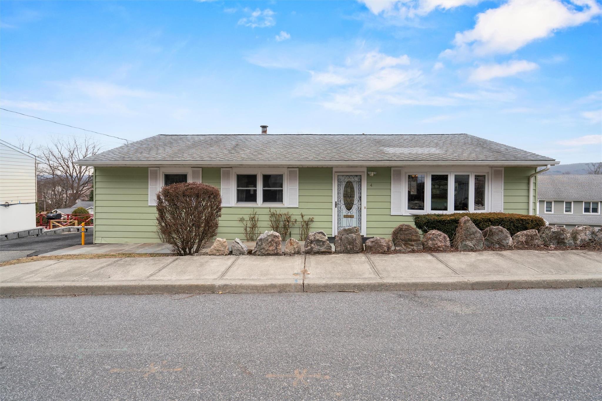 4 Oak Avenue, Highland Falls, New York image 1