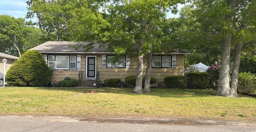 Photo of 24 Hinda Boulevard, Riverhead, NY 11901 (MLS # 1063666)