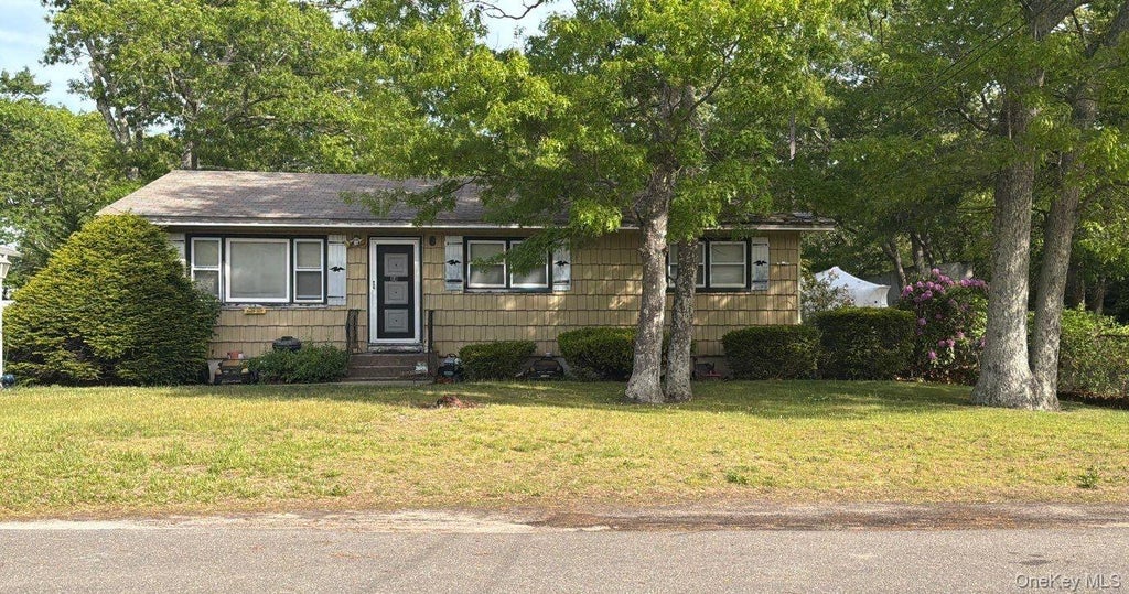 Photo of 24 Hinda Boulevard, Riverhead, NY 11901 (MLS # 1063666)