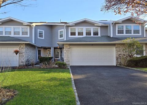 Photo of 31 Hampshire Court #31, Holbrook, NY 11741 (MLS # 939997)