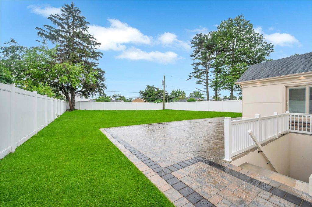Photo of 16 Violet Avenue, Hicksville, NY 11801 (MLS # 876489)