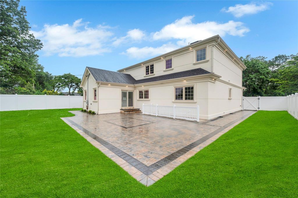 Photo of 16 Violet Avenue, Hicksville, NY 11801 (MLS # 876489)