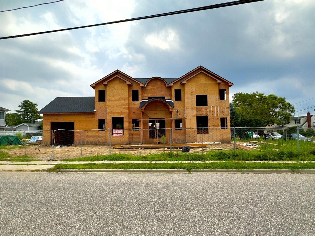 Photo of 16 Violet Avenue, Hicksville, NY 11801 (MLS # 876489)