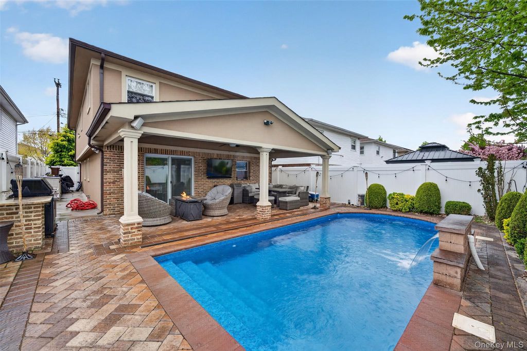 Photo of 16015 90th Street, Howard Beach, NY 11414 (MLS # 992954)