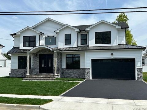 15 Cedar Drive Old Bethpage NY 11804
