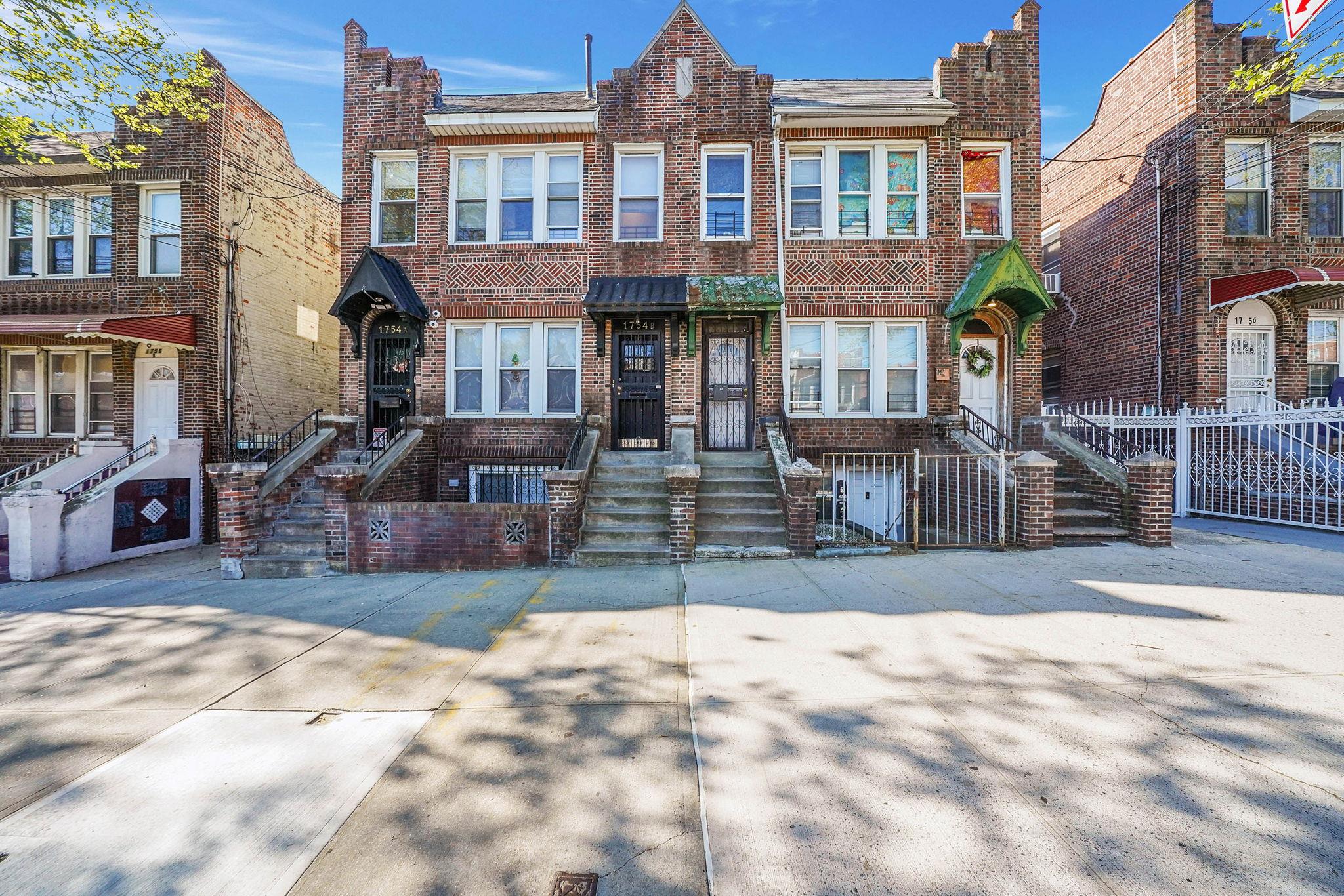Seward Avenue, Bronx, New York - 8 Bedrooms  
4 Bathrooms - 