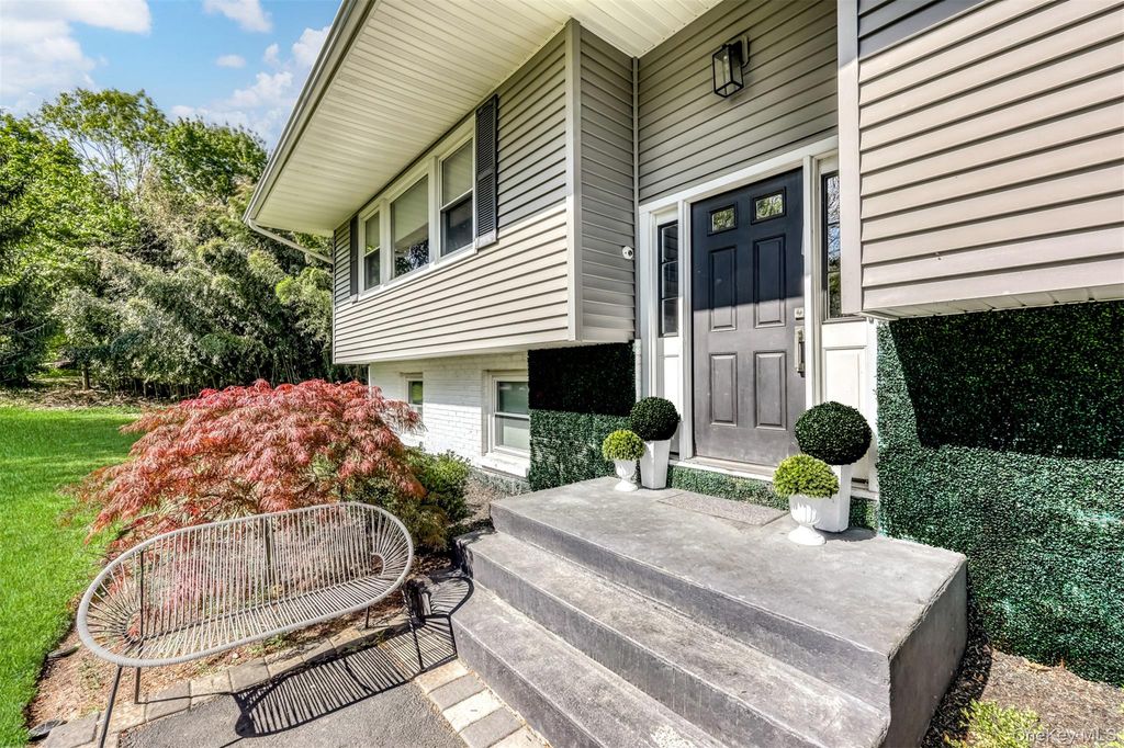 Photo of 27 Hidden Valley Drive, Suffern, NY 10901 (MLS # 995267)
