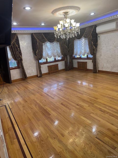 Photo of 138-54 Hoover Avenue #3R, Briarwood, NY 11425 (MLS # 968285)