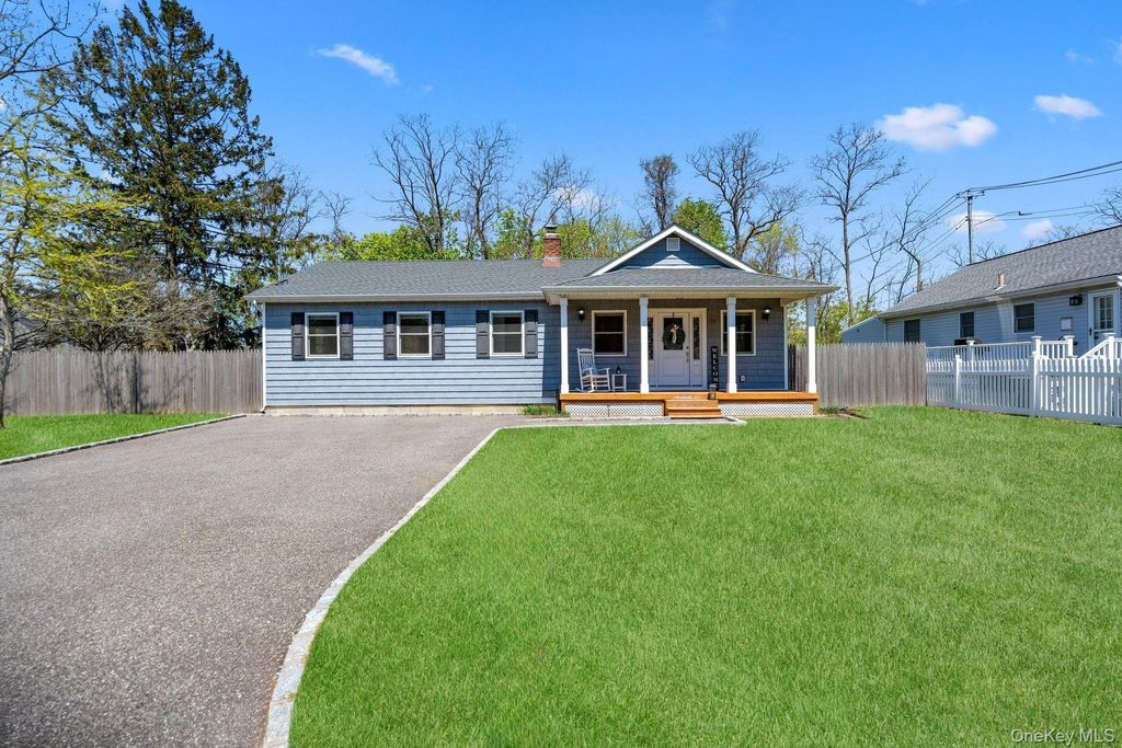 Photo of 11 Jackson Street, East Islip, NY 11730 (MLS # 994033)