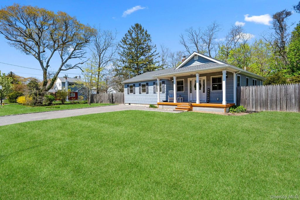 Photo of 11 Jackson Street, East Islip, NY 11730 (MLS # 994033)