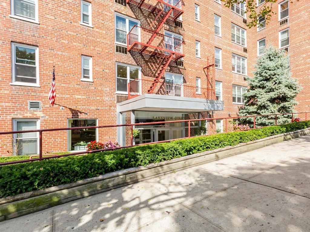 Giles Place 5H, Bronx, New York - 1 Bedrooms  
1 Bathrooms  
4 Rooms - 