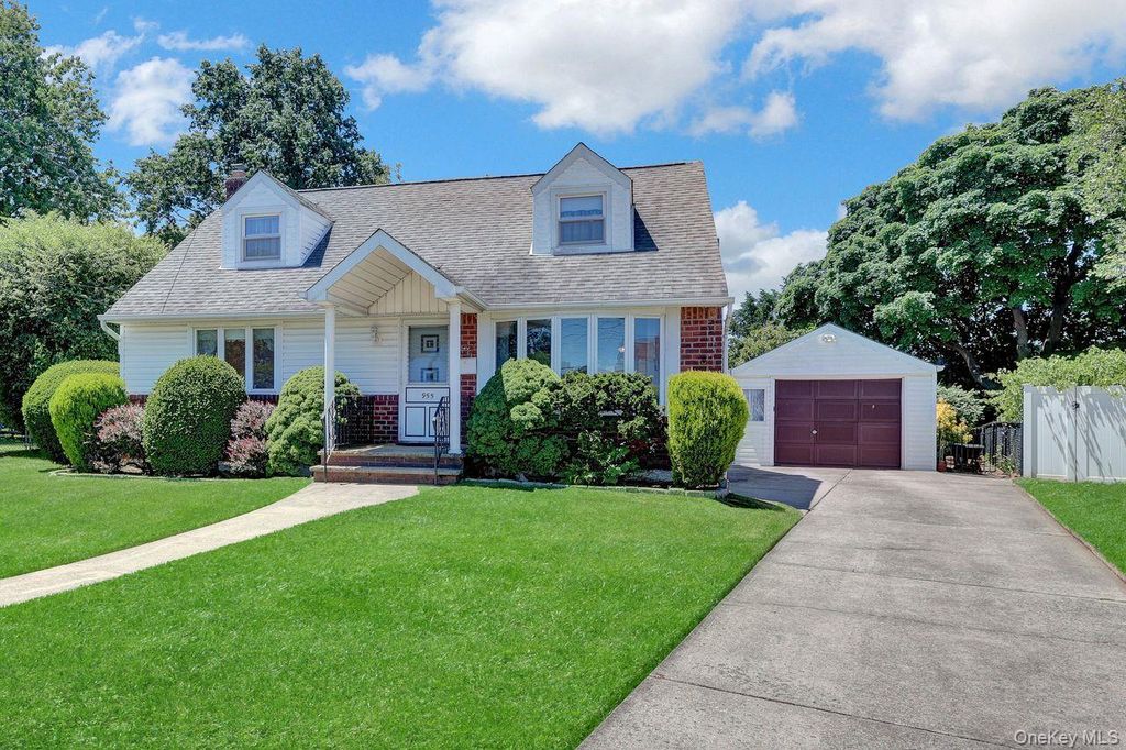 Photo of 955 Cedar Court, Franklin Square, NY 11010 (MLS # 1015293)