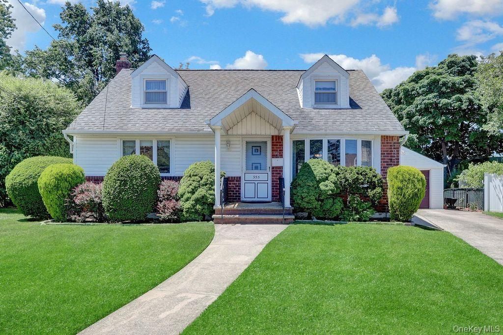Photo of 955 Cedar Court, Franklin Square, NY 11010 (MLS # 1015293)
