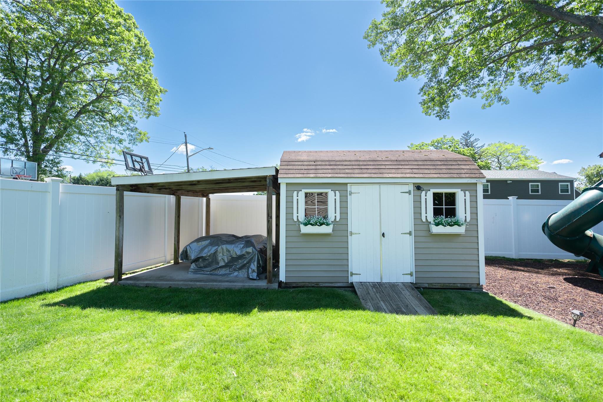 33 Woodland Avenue, Farmingdale, New York image 31