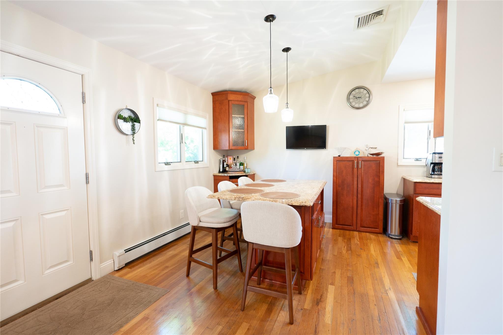 33 Woodland Avenue, Farmingdale, New York image 6