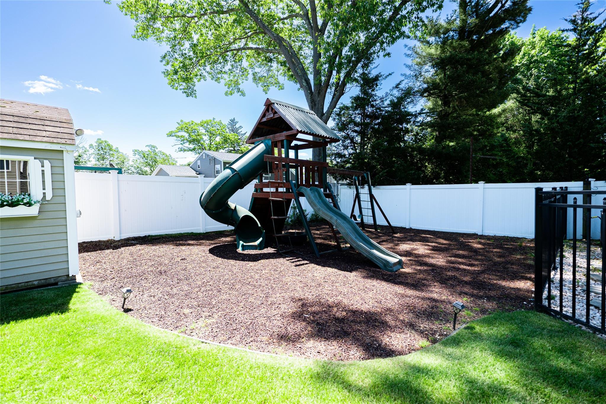 33 Woodland Avenue, Farmingdale, New York image 32