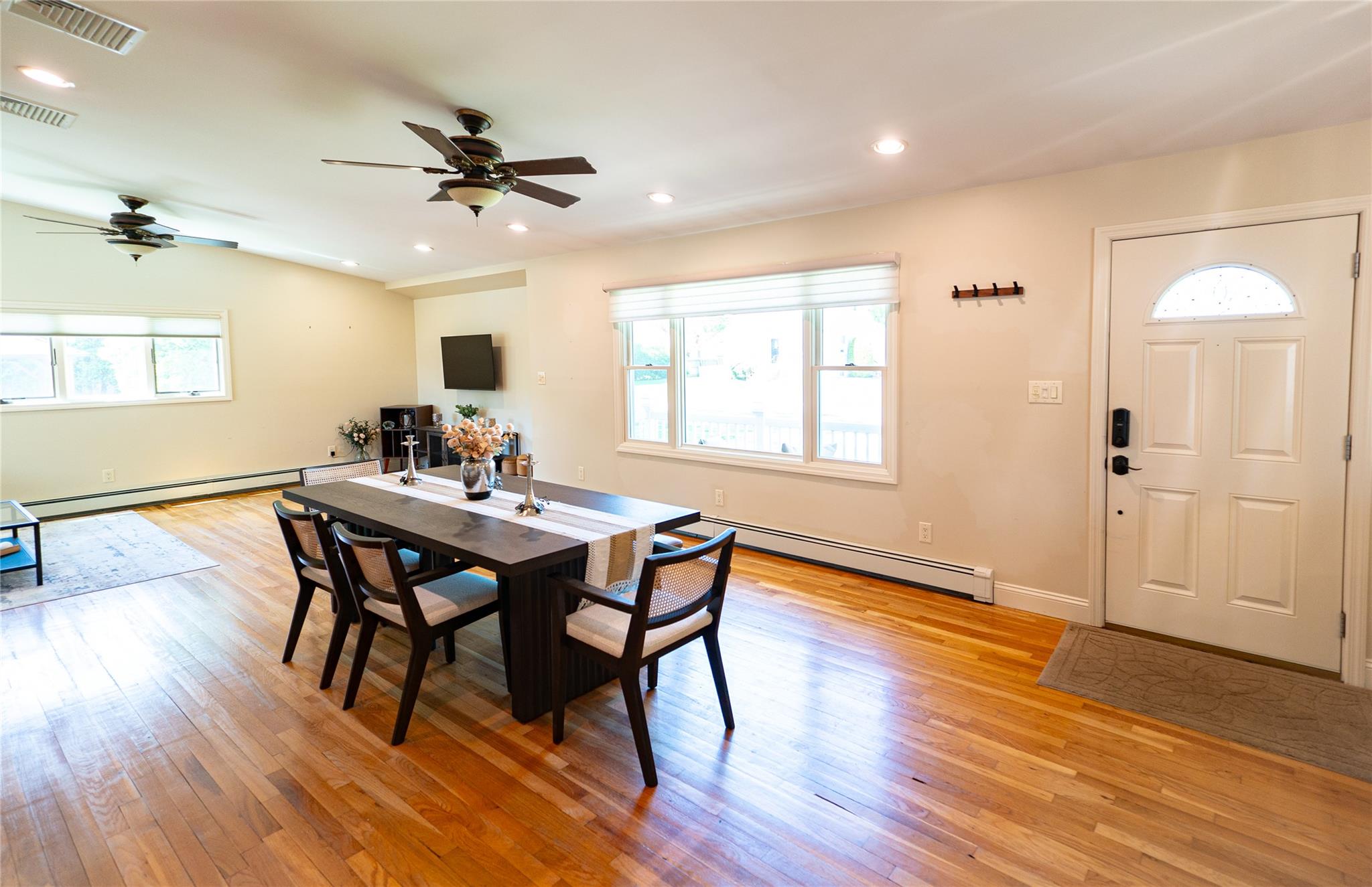 33 Woodland Avenue, Farmingdale, New York image 3