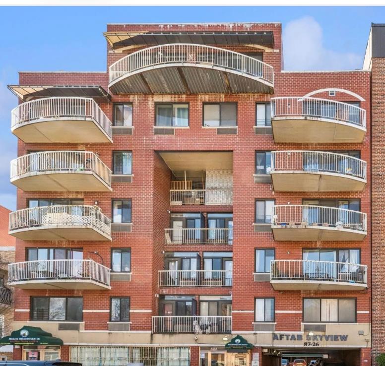Rental Property at 175th Street 3D, Jamaica, Queens, NY - Bedrooms: 2 
Bathrooms: 2 
Rooms: 5  - $2,800 MO.