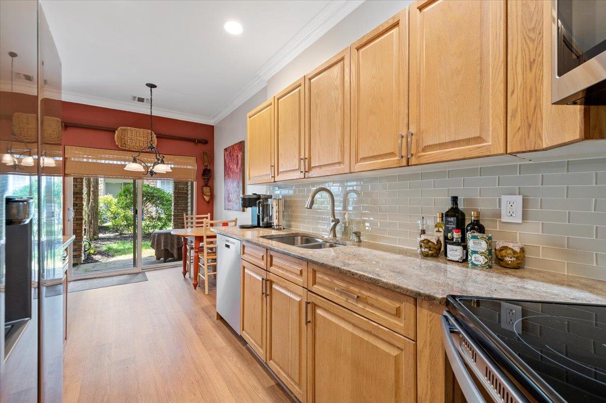 157 Carriage Lane #157, Plainview, New York image 15