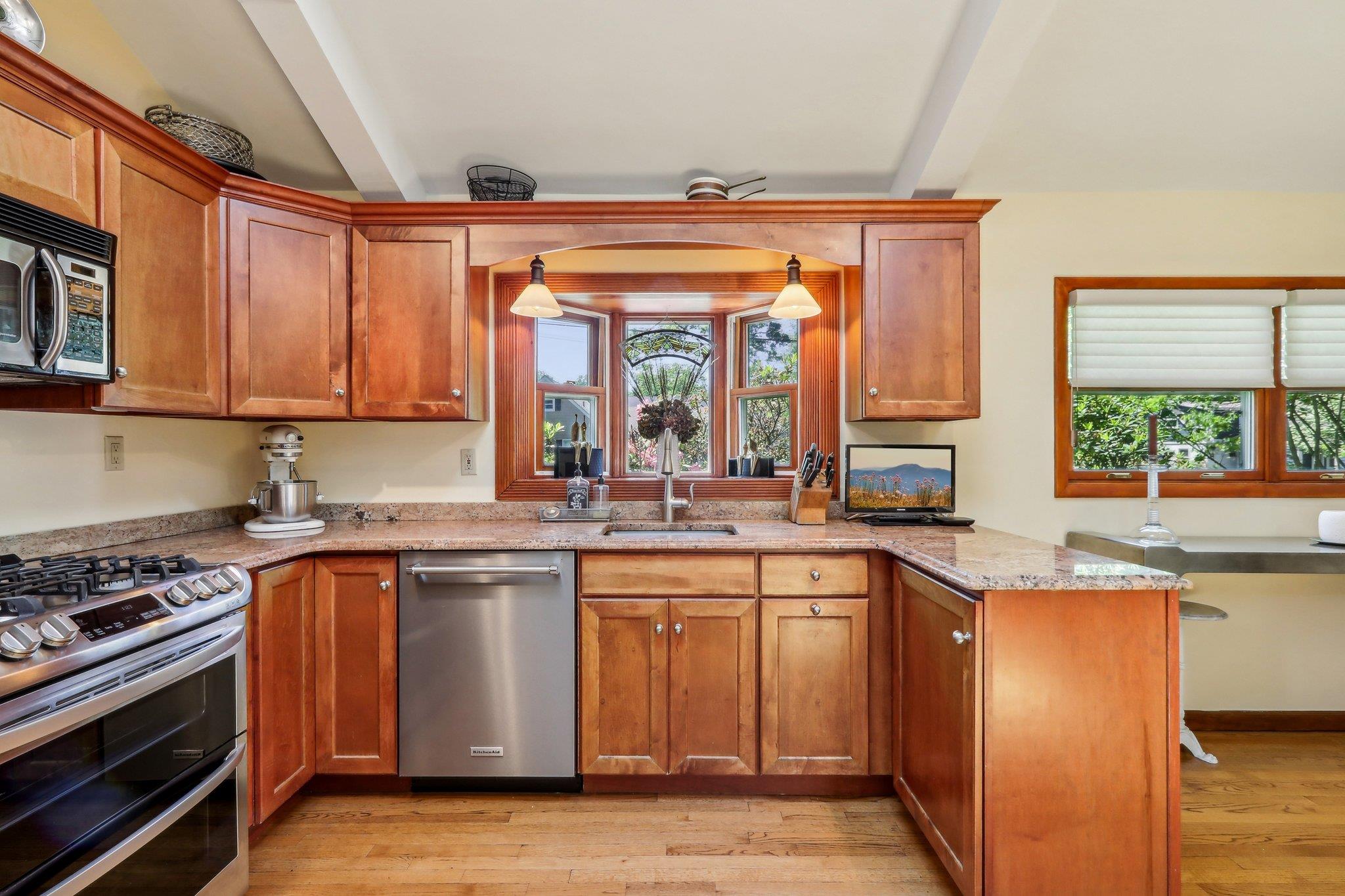 1 Meadowood Path, New Rochelle, New York image 11