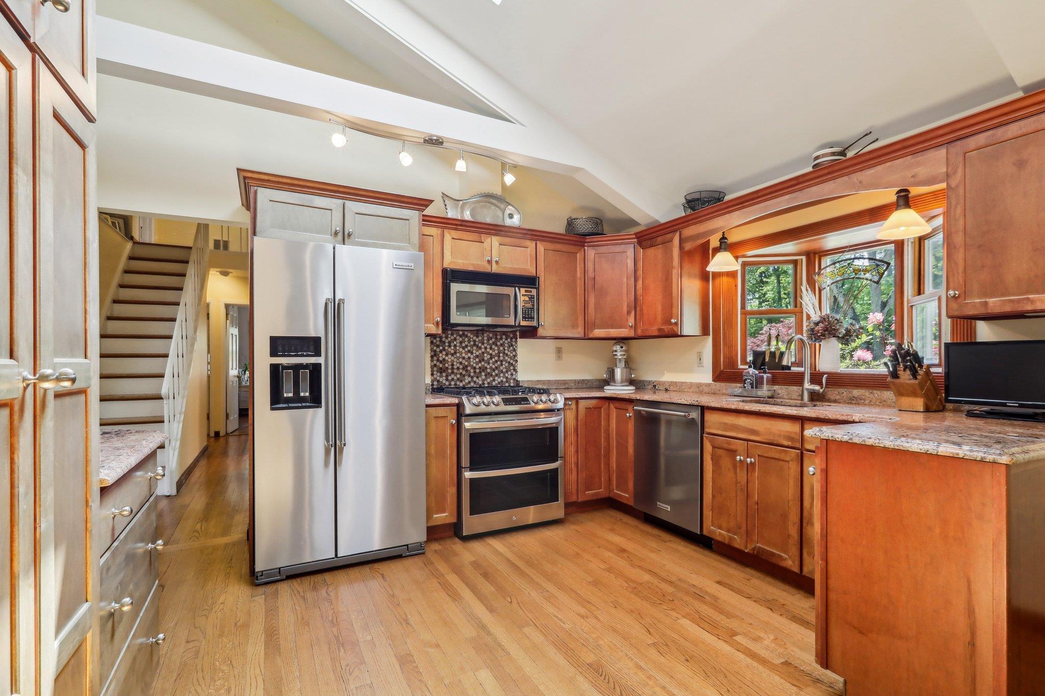 1 Meadowood Path, New Rochelle, New York image 12