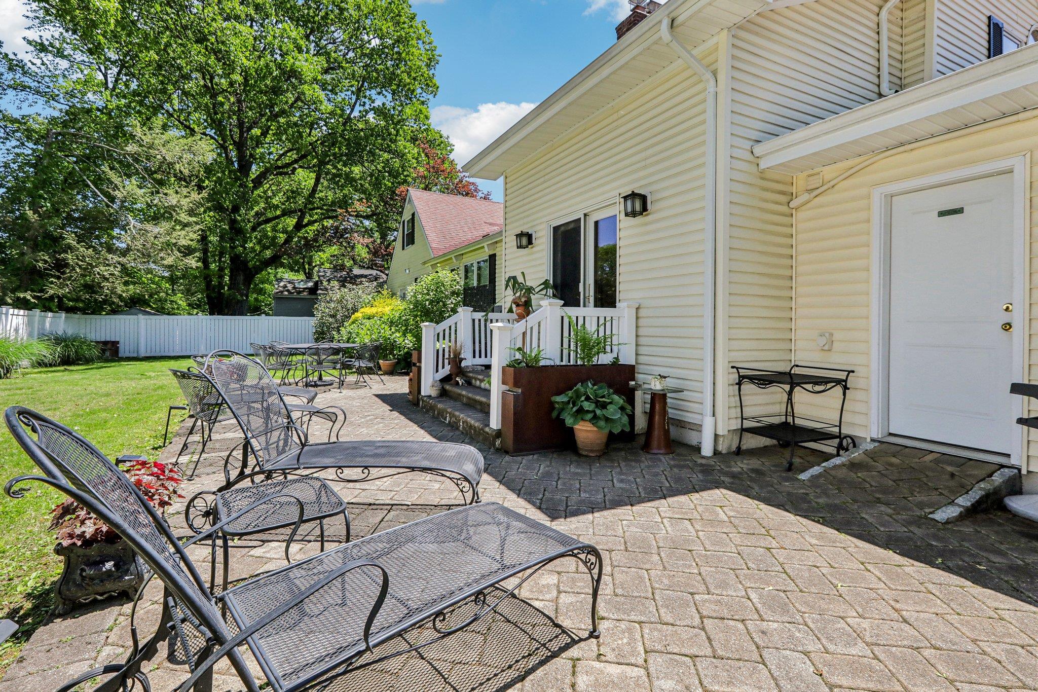 1 Meadowood Path, New Rochelle, New York image 32