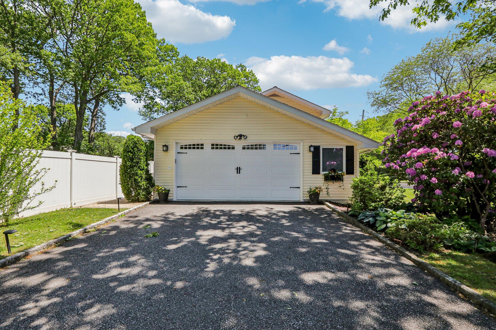 1 Meadowood Path, New Rochelle, New York image 36