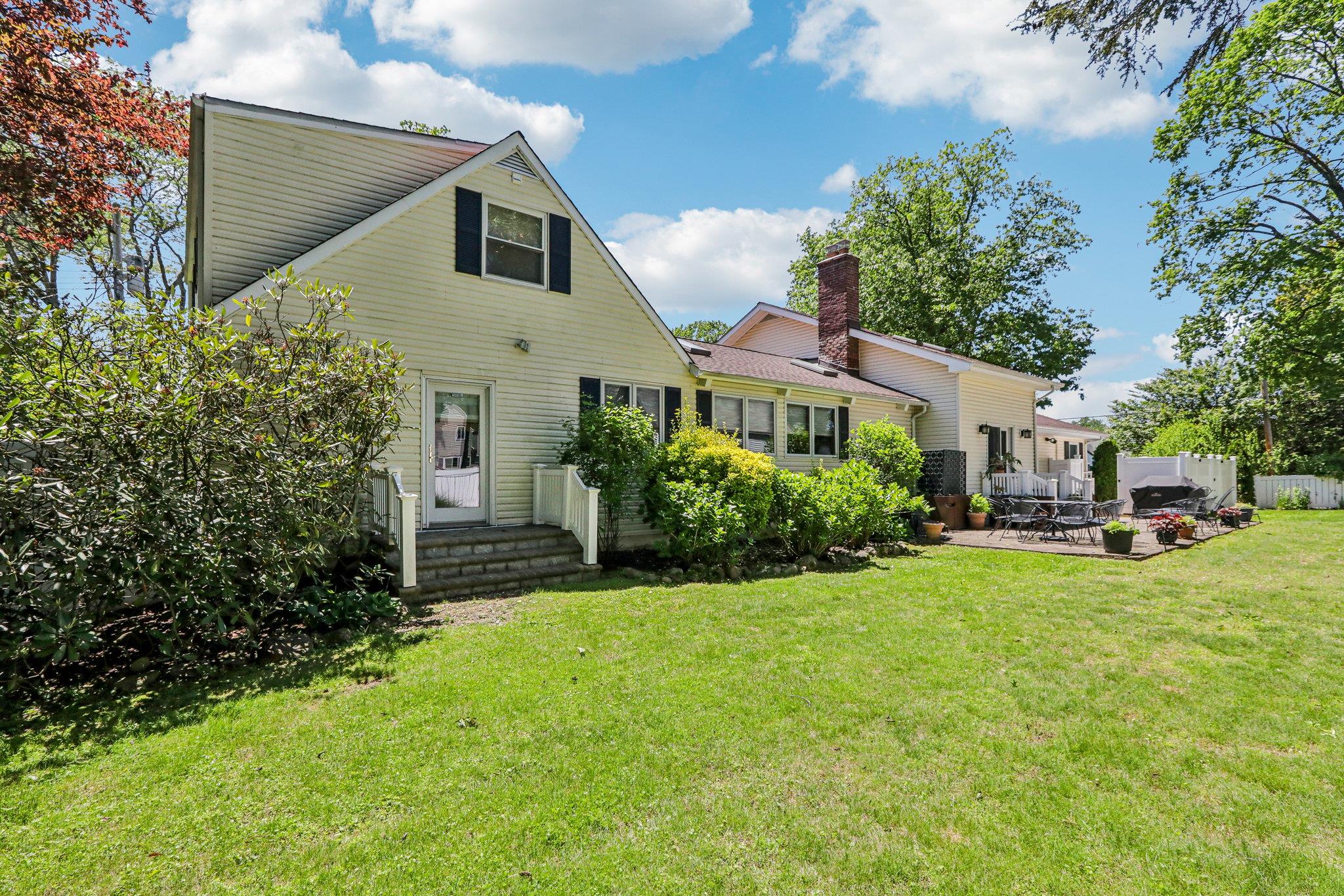 1 Meadowood Path, New Rochelle, New York image 34
